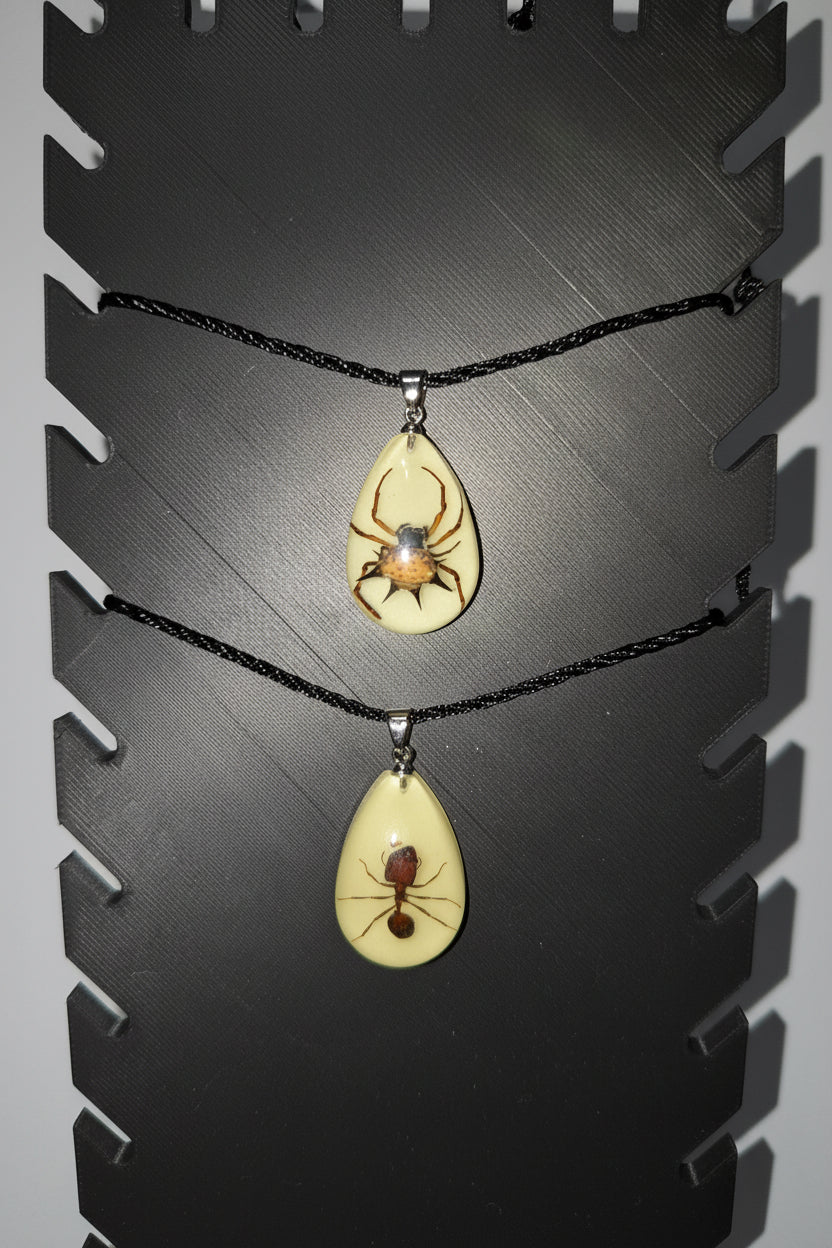 Glow in the dark Specimen necklaces (Mystery box)